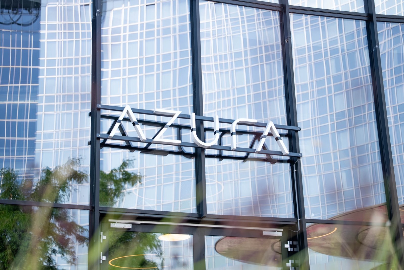 De gevel van Restaurant Azura