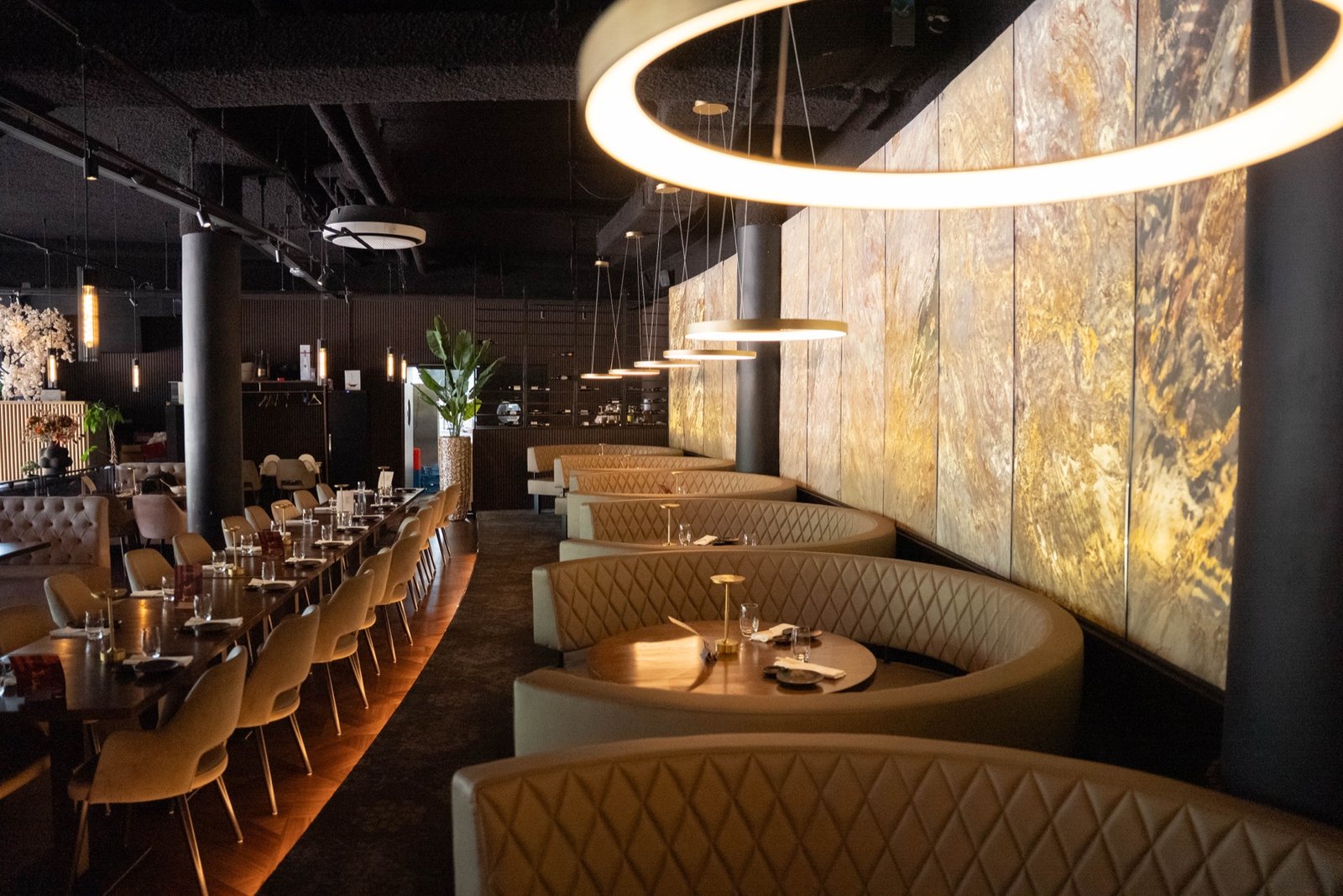 Het interieur van Restaurant Azura